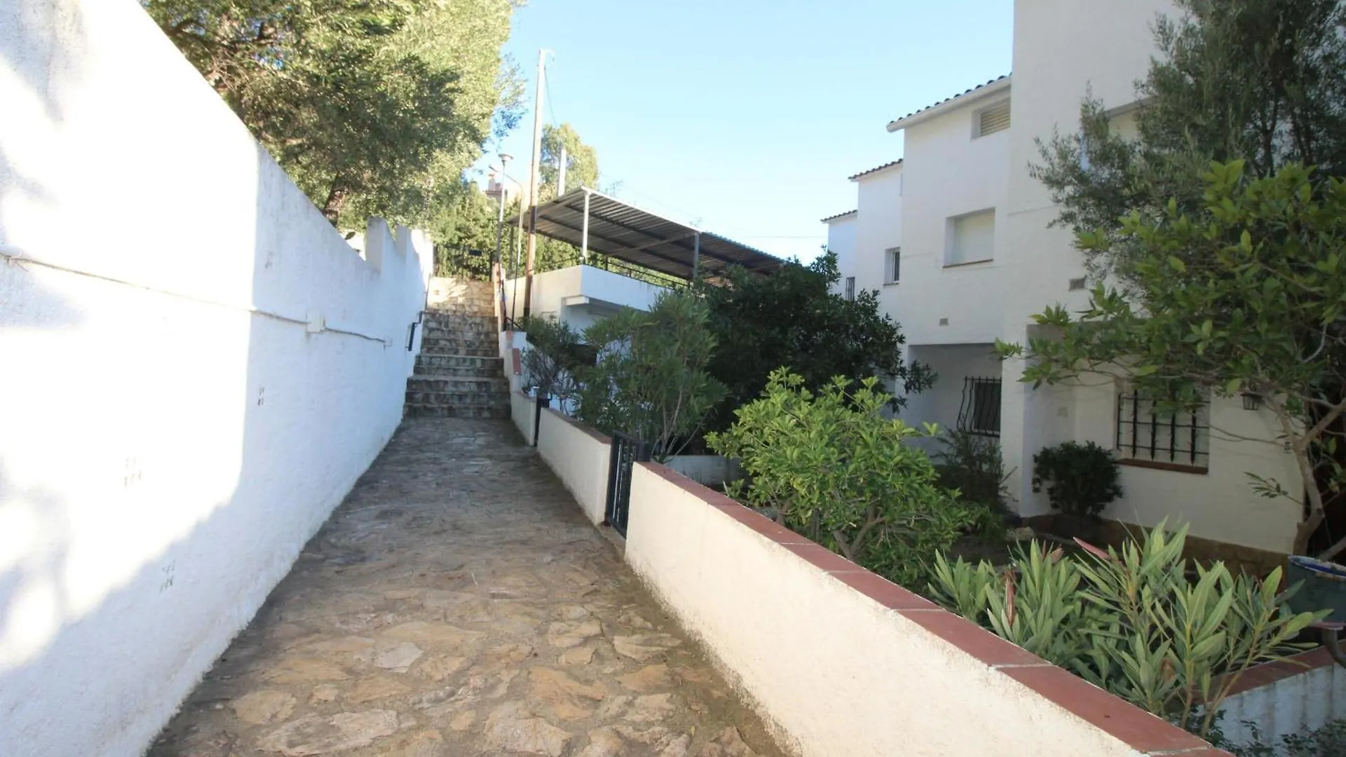 Cabioni 4 - Amplia Casa Adosada Con Piscina Comunitaria Abierta De Junio A Septiembre, Situada A Pocos Metros De La Playa De Grifeu - Es-228-196 Llanca Spain