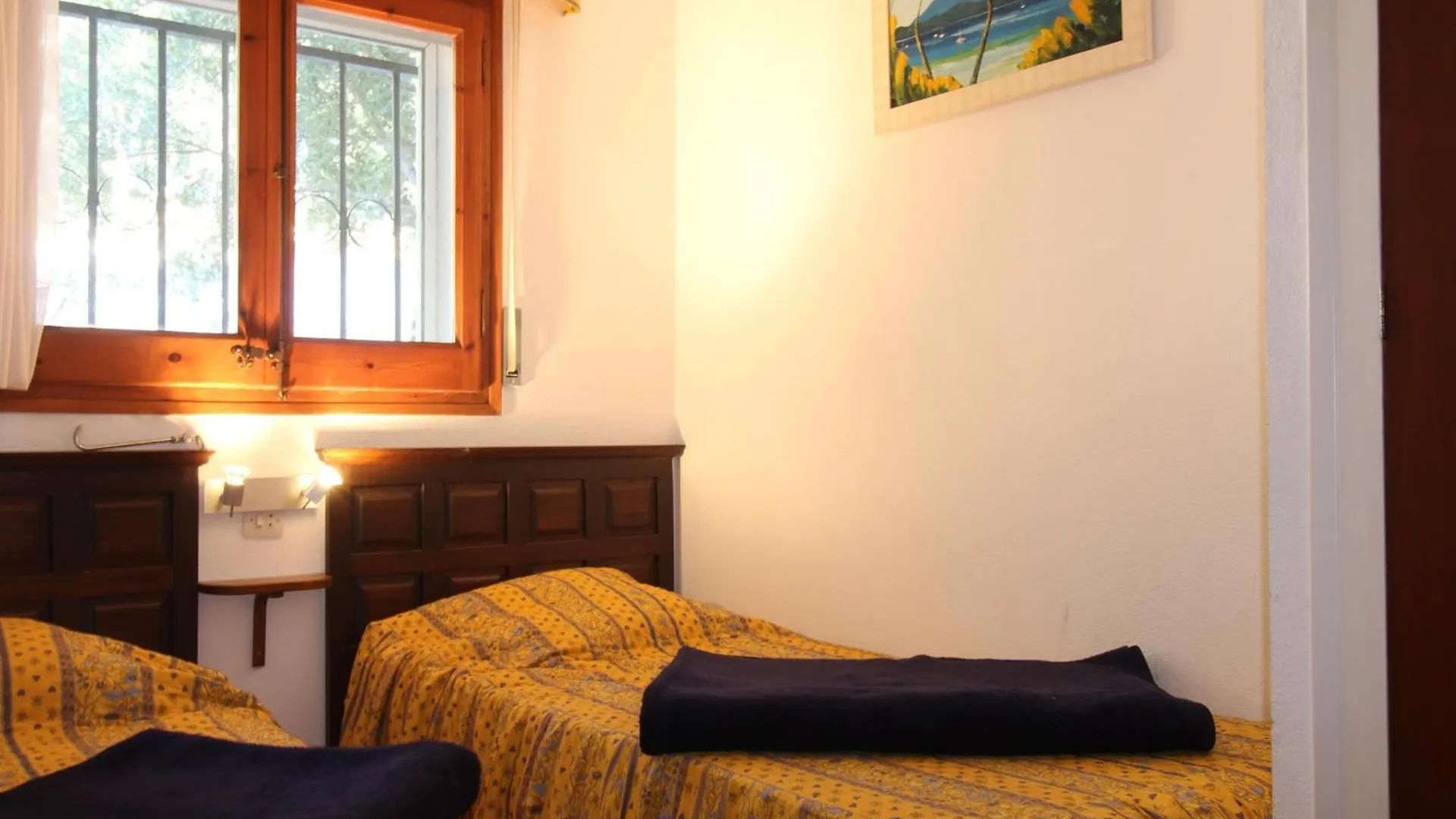 Cabioni 4 - Amplia Casa Adosada Con Piscina Comunitaria Abierta De Junio A Septiembre, Situada A Pocos Metros De La Playa De Grifeu - Es-228-196 Llanca