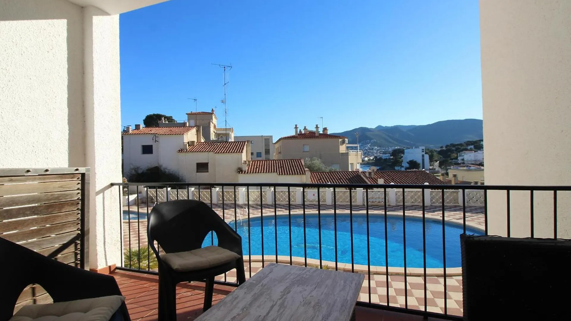 Cabioni 4 - Amplia Casa Adosada Con Piscina Comunitaria Abierta De Junio A Septiembre, Situada A Pocos Metros De La Playa De Grifeu - Es-228-196 Llanca Holiday home