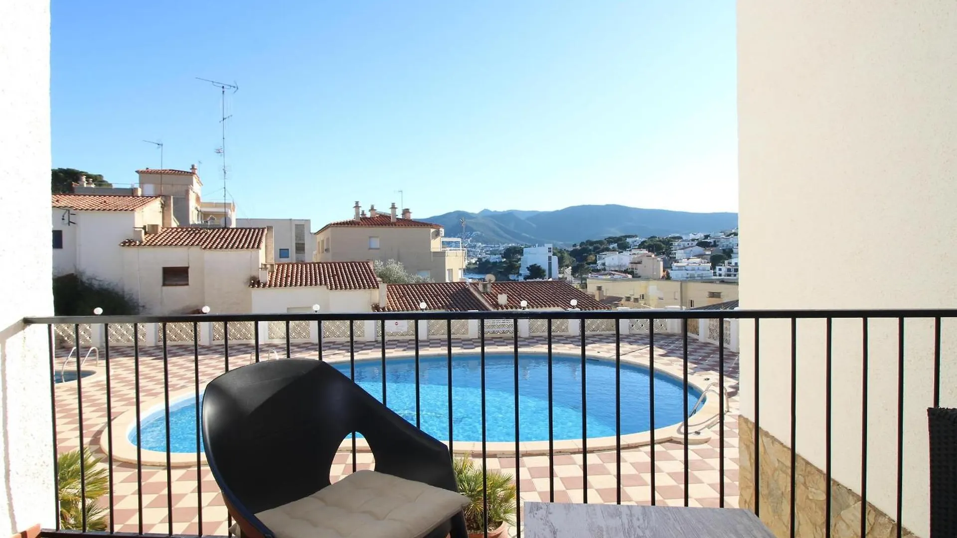 Holiday home Cabioni 4 - Amplia Casa Adosada Con Piscina Comunitaria Abierta De Junio A Septiembre, Situada A Pocos Metros De La Playa De Grifeu - Es-228-196 Llanca