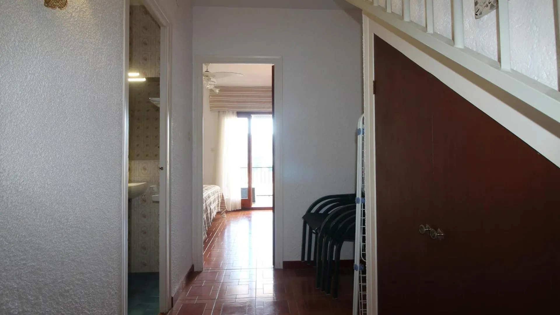 Cabioni 4 - Amplia Casa Adosada Con Piscina Comunitaria Abierta De Junio A Septiembre, Situada A Pocos Metros De La Playa De Grifeu - Es-228-196 Llanca 0*,  Spain