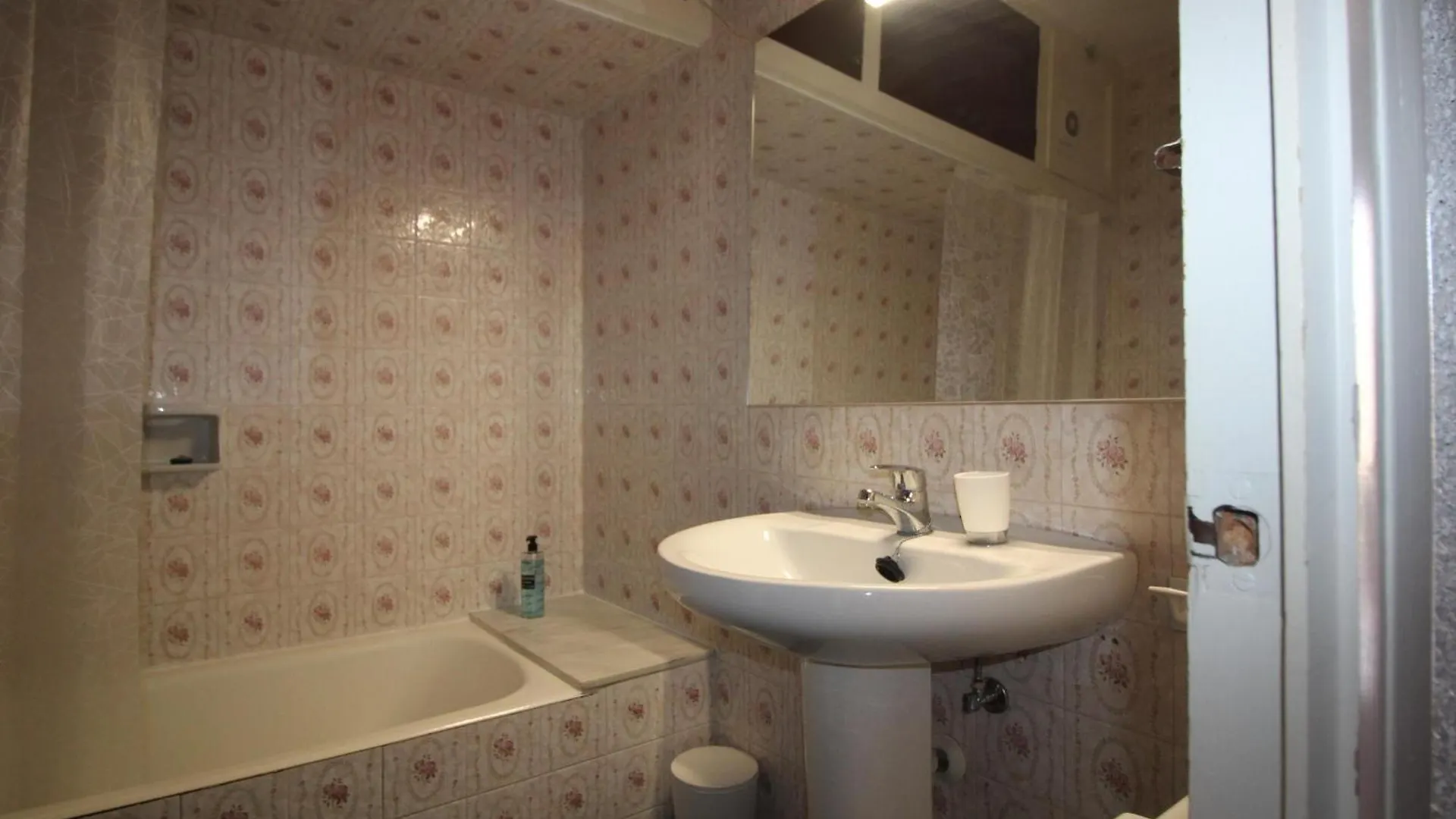 Cabioni 4 - Amplia Casa Adosada Con Piscina Comunitaria Abierta De Junio A Septiembre, Situada A Pocos Metros De La Playa De Grifeu - Es-228-196 Llança 0*,  Hiszpania
